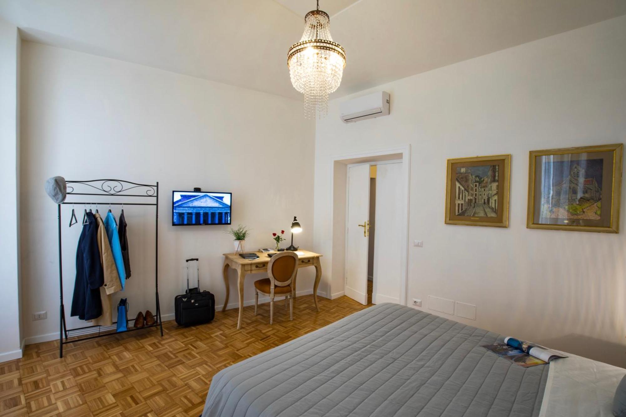 Apartment Your Secret Pantheon Rom