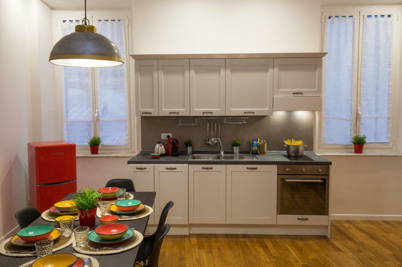 Your Secret Pantheon Apartment Rom